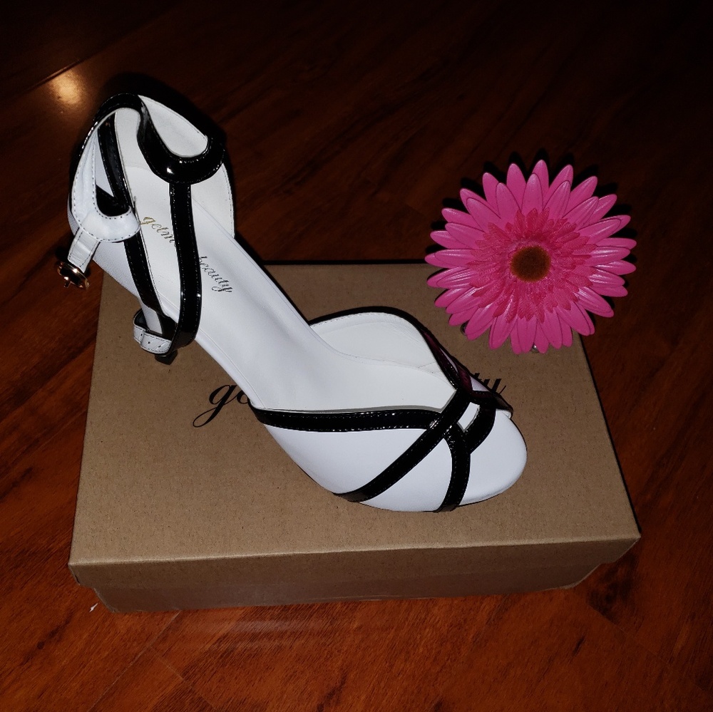 Womens GetMoreBeauty Vintage White Peep toe Pumps